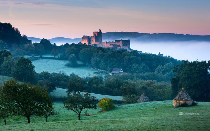 Château de Beynac overlooking the Dordogne Valley in France