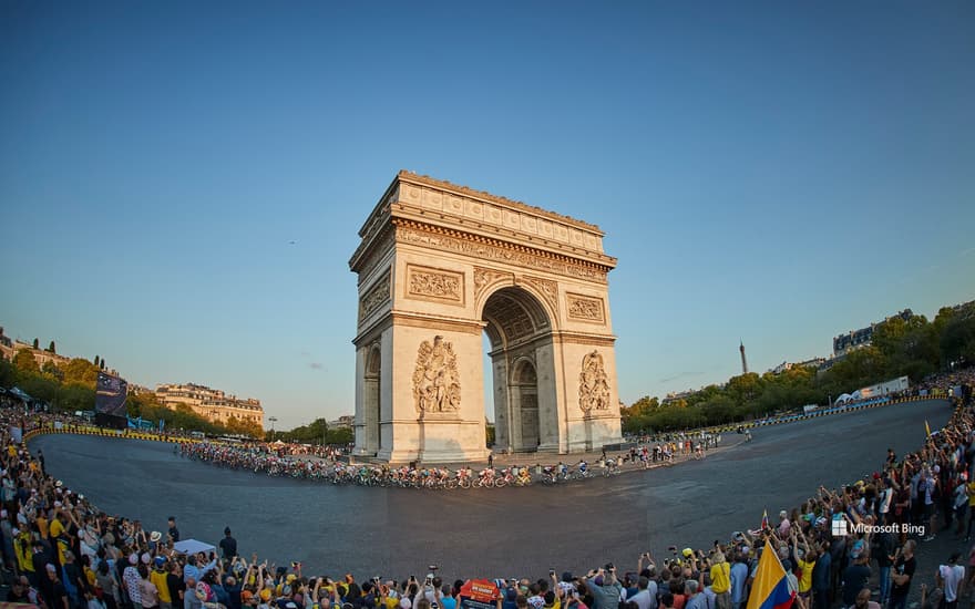 The 2019 Tour de France peloton, Arc de Triomphe of the Tour de France, Paris